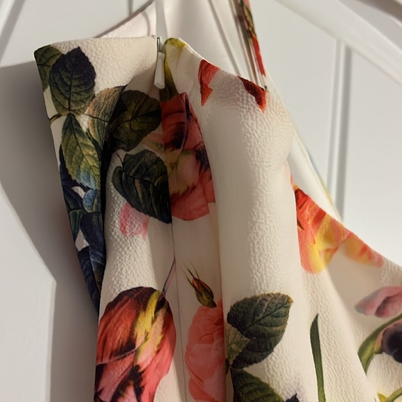 Floral Romper - Picture 4 of 5